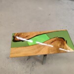 Rohelise epoksiidvaiguga eritellimusel valmistatud kohvilaud Rohelise epoksiidvaiguga eritellimusel valmistatud kohvilaud